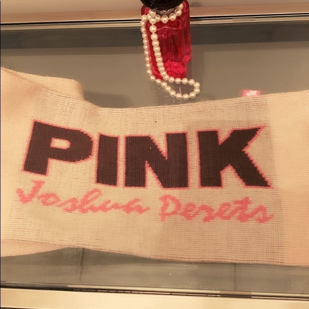 Pink extra long scarf - Picture 3 of 3